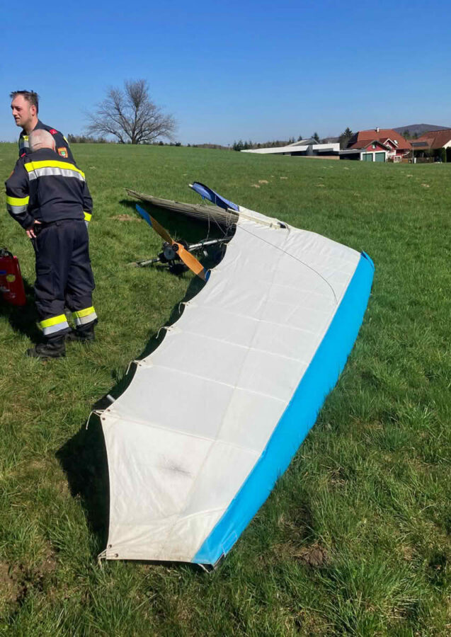 BFKDO Baden: Flugdrachenabsturz im Bereich Hochstrass-Schwabendörfl 5 Motorflugdrachenabsturz