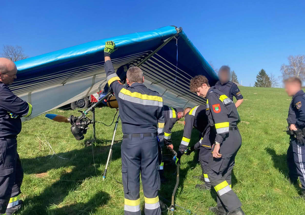 BFKDO Baden: Flugdrachenabsturz im Bereich Hochstrass-Schwabendörfl 7 Motorflugdrachenabsturz