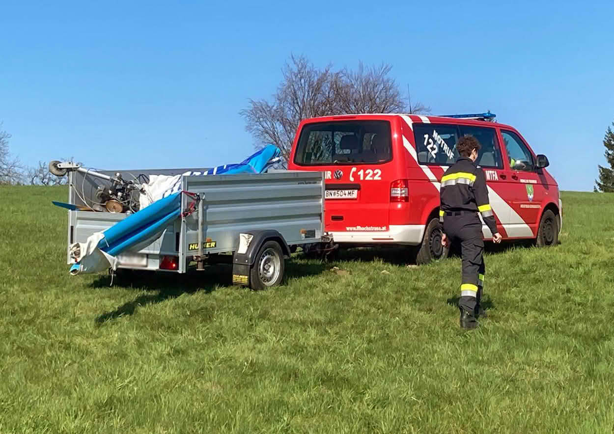 BFKDO Baden: Flugdrachenabsturz im Bereich Hochstrass-Schwabendörfl 8 Motorflugdrachenabsturz