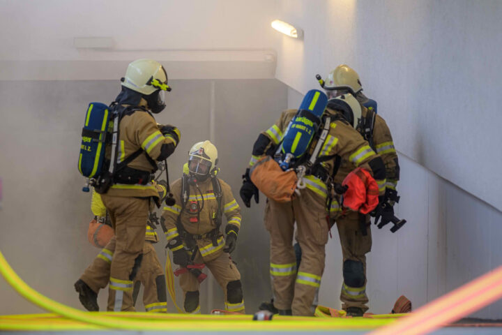 BFV Schwaz: 112 Einsatzkräfte übten den Ernstfall in Stumm