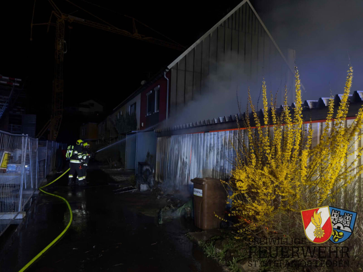Brand mehrerer Pkw in Carport in St. Stefan ob Leoben