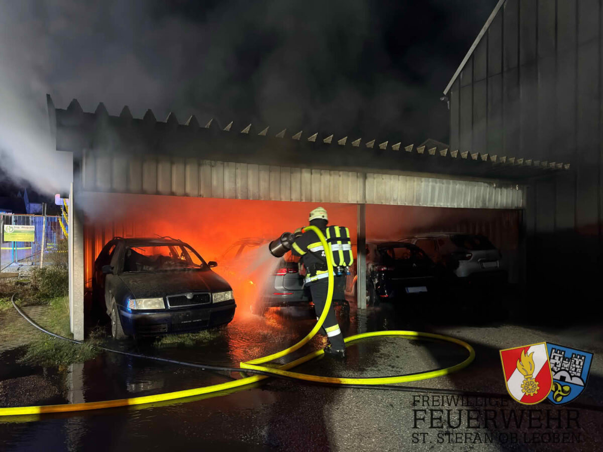 Brand mehrerer Pkw in Carport in St. Stefan ob Leoben