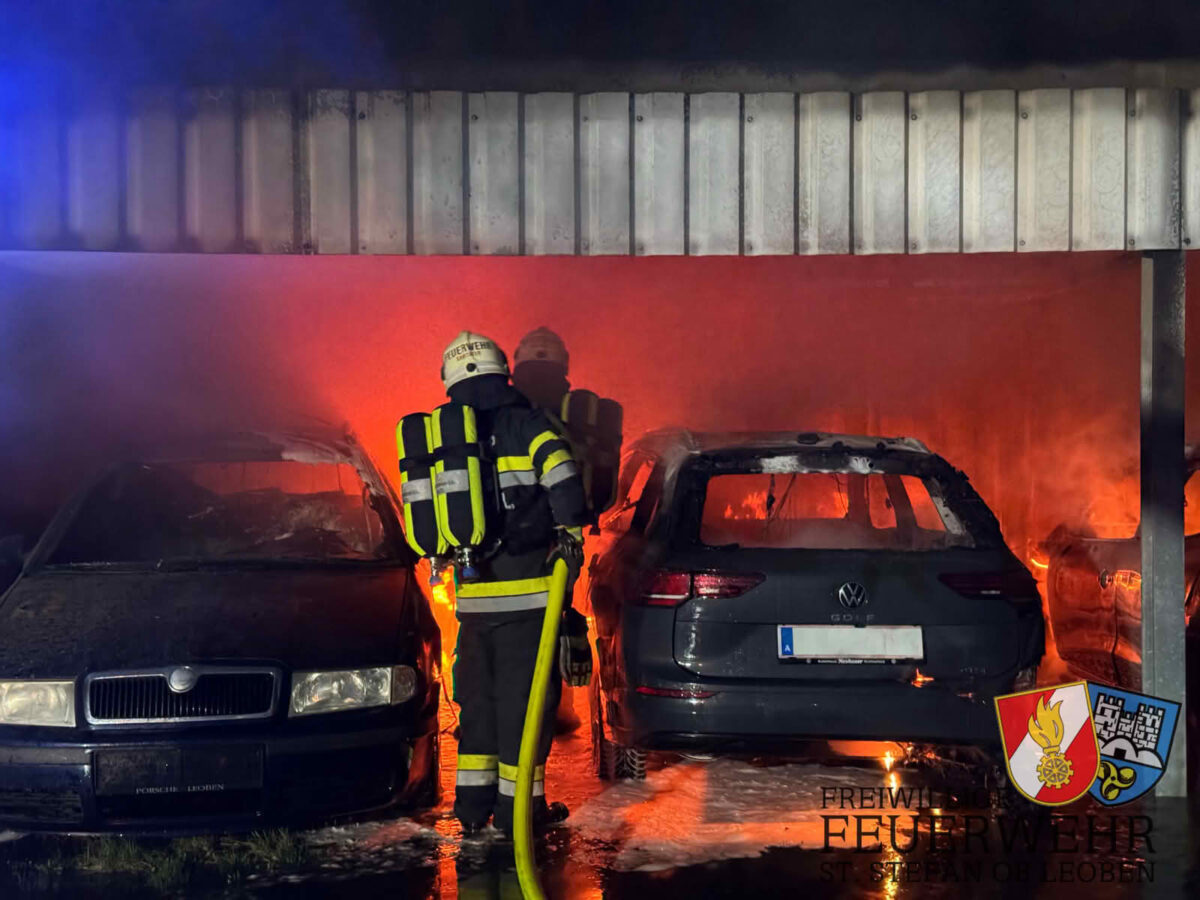 Brand mehrerer Pkw in Carport in St. Stefan ob Leoben