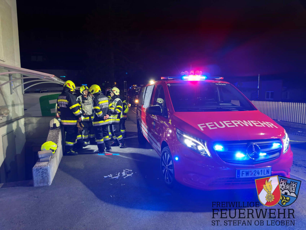 Brand mehrerer Pkw in Carport in St. Stefan ob Leoben