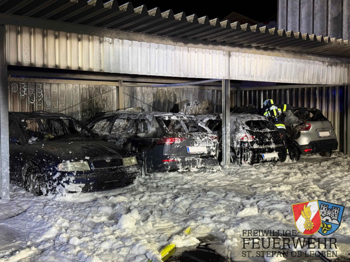 Brand mehrerer Pkw in Carport in St. Stefan ob Leoben