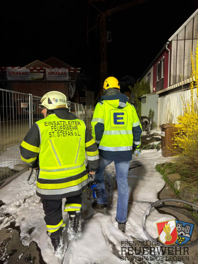 Brand mehrerer Pkw in Carport in St. Stefan ob Leoben