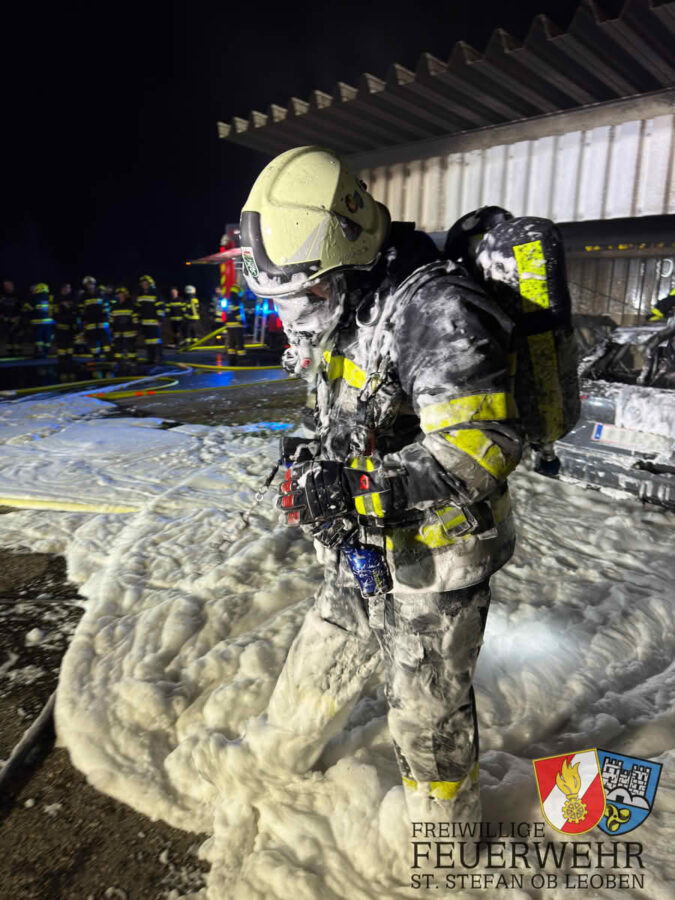 Brand mehrerer Pkw in Carport in St. Stefan ob Leoben