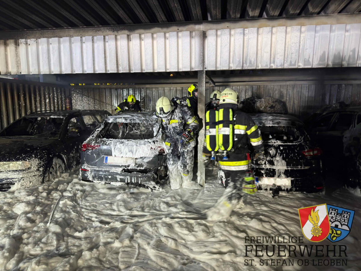 Brand mehrerer Pkw in Carport in St. Stefan ob Leoben