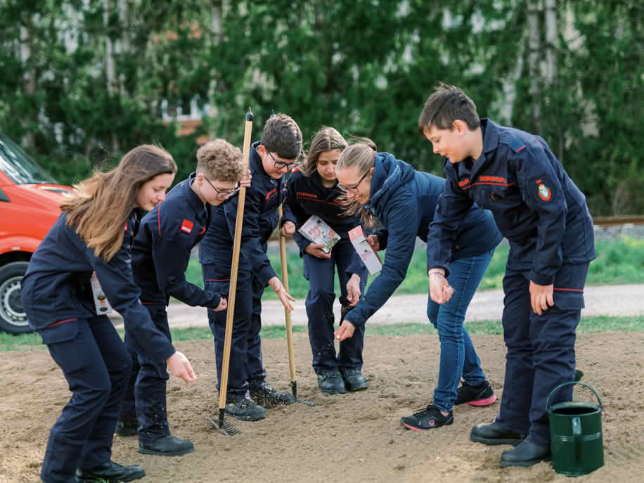 Feuerwehrjugend: 7 Hektar Bienenweide für weniger Naturkatastrophen