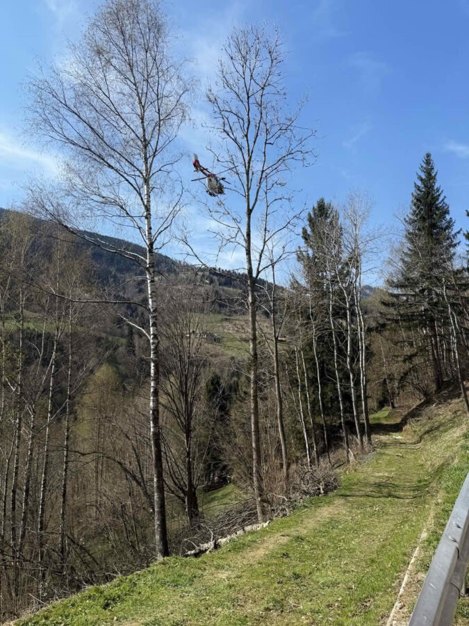 Fahrzeugabsturz in Schrott