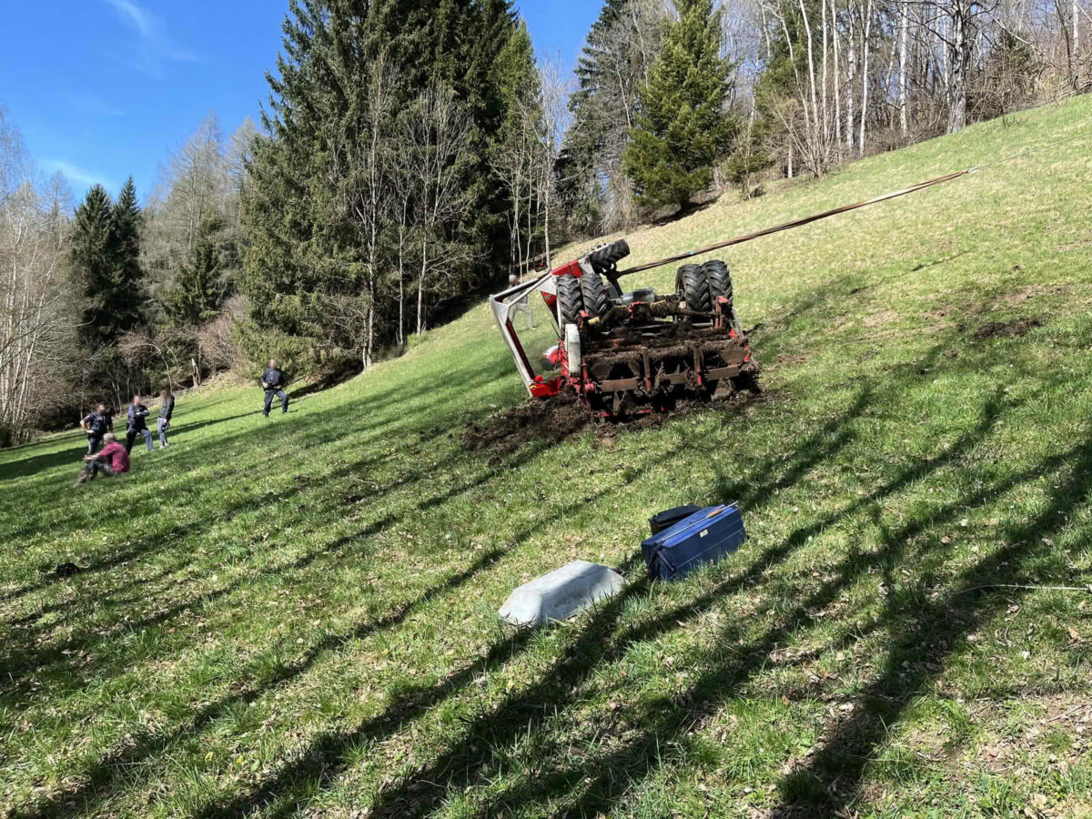 Fahrzeugabsturz in Schrott