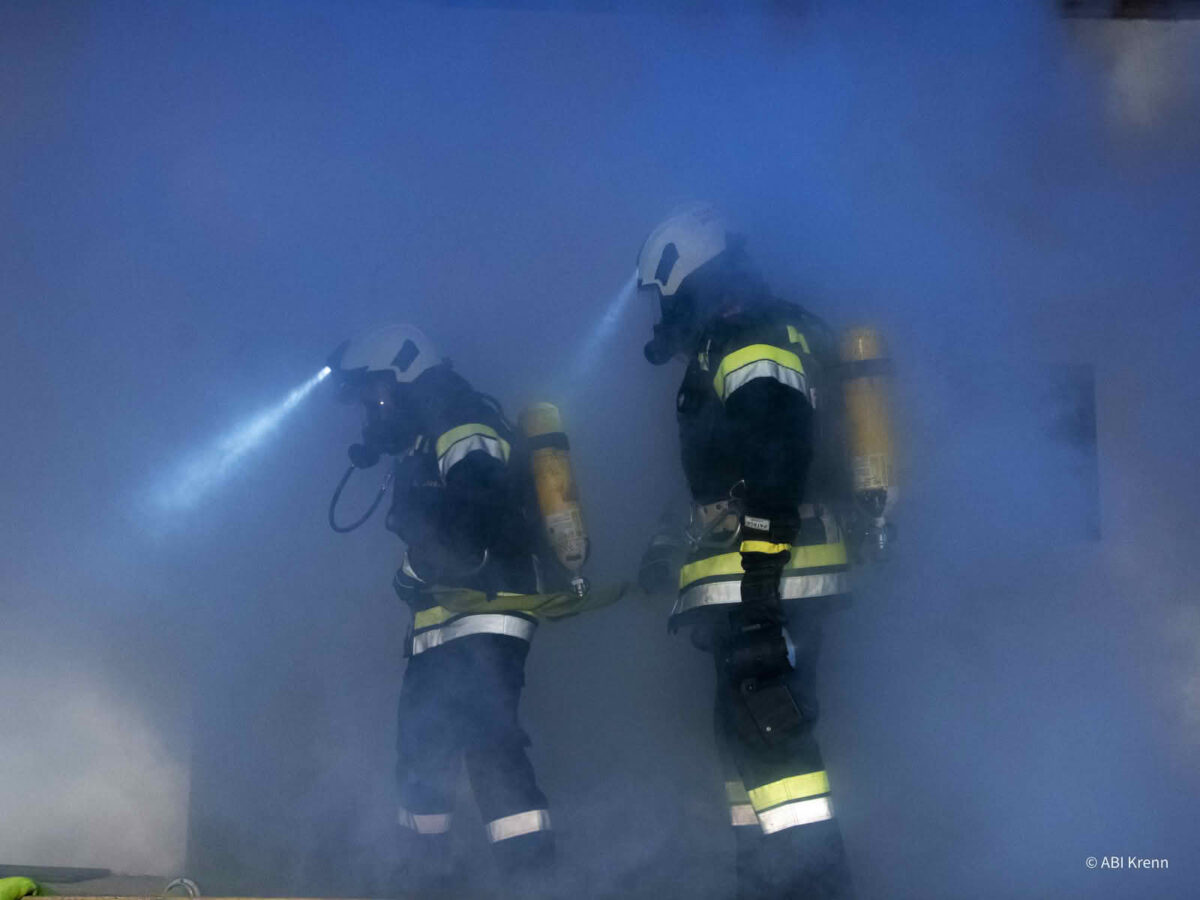 Atemschutzübung von sechs Feuerwehren in Unterlembach