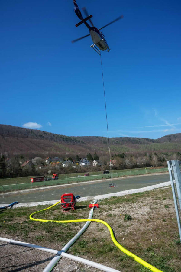 Waldbrandübung im Triestingtal, Flugdienst Feuerwehr, Bundesheer, Polizei