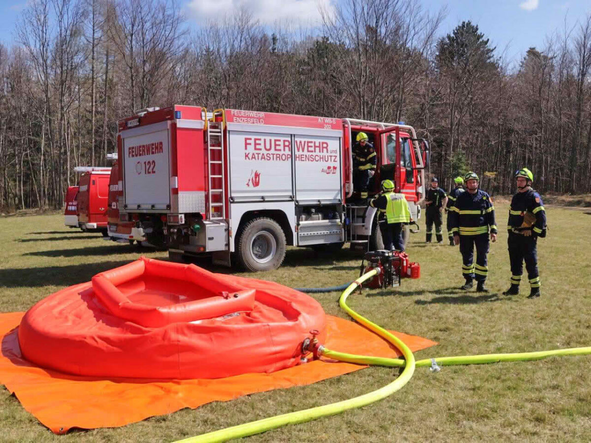 Waldbrandübung im Triestingtal, Flugdienst Feuerwehr, Bundesheer, Polizei