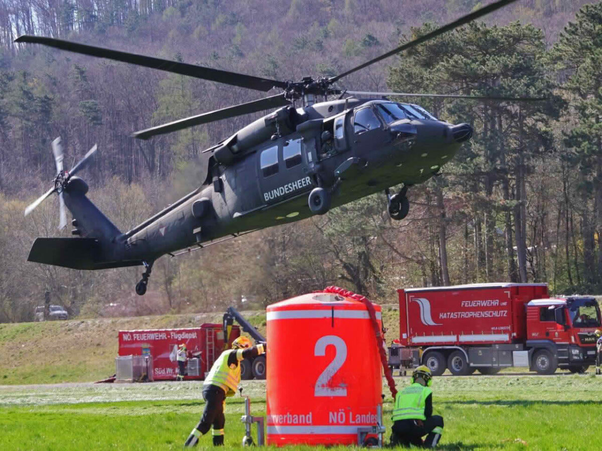 Waldbrandübung im Triestingtal, Flugdienst Feuerwehr, Bundesheer, Polizei