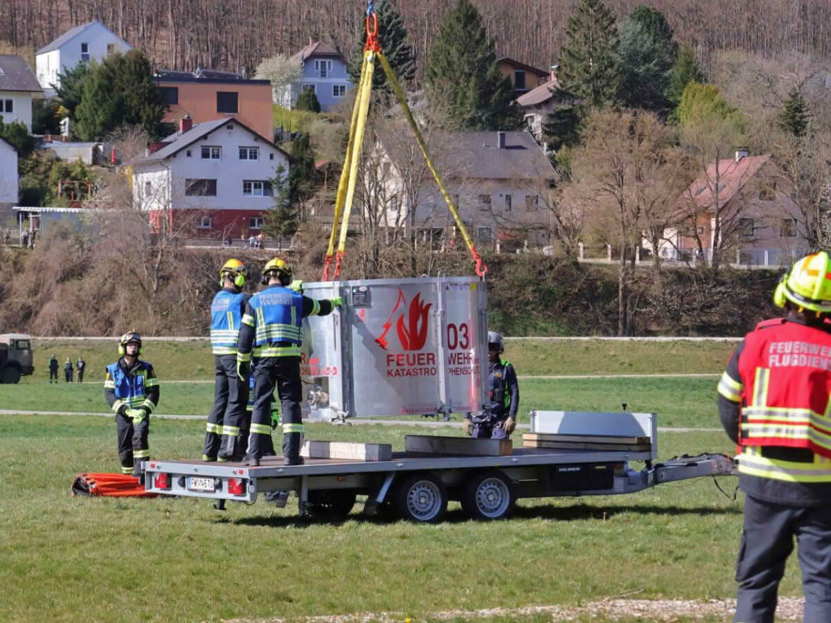Waldbrandübung im Triestingtal, Flugdienst Feuerwehr, Bundesheer, Polizei