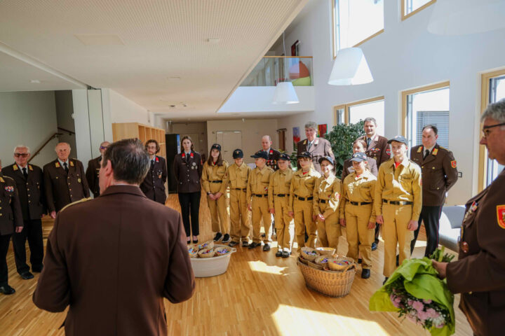 BFKDO Flachgau: Feuerwehrjugend auf Osteraktion im Konradinum
