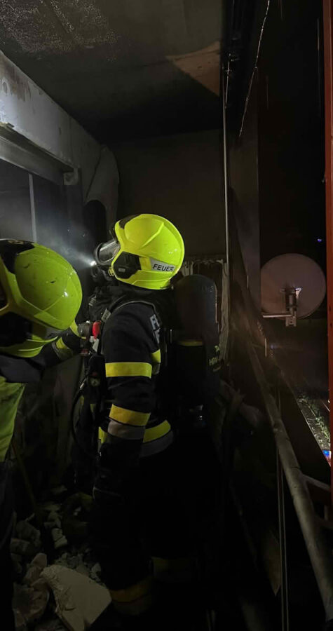 Dramatischer Balkonbrand in Villach, 2 Katzen durch die Feuerwehr gerettet.
