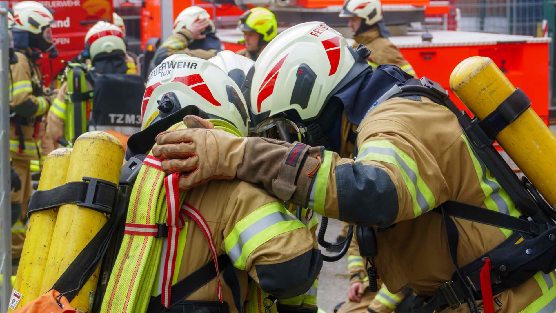 FF Tux: Großangelegte Atemschutzübung mit 8 Feuerwehren