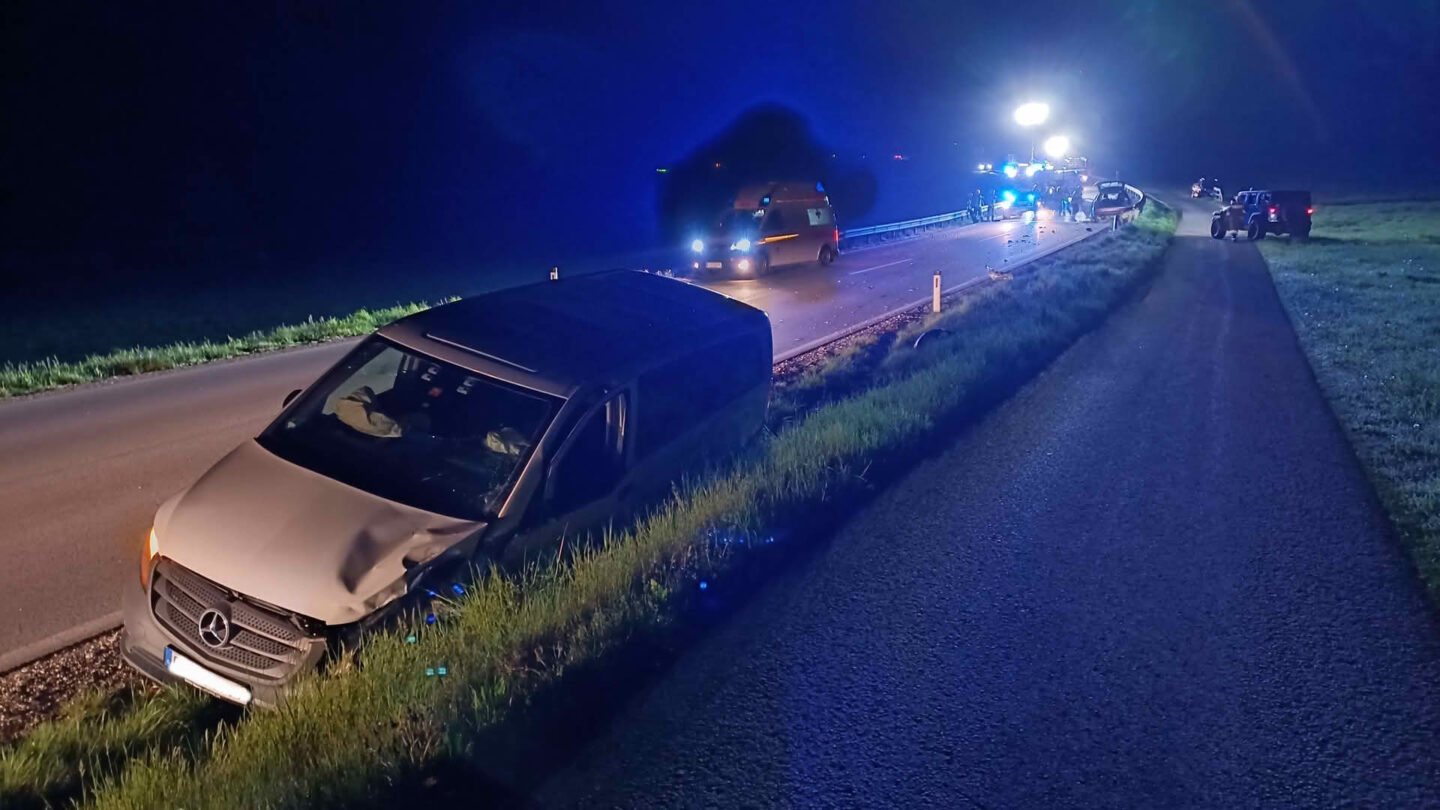 kollision mit 4 Verletzten und "1 Leichnam"