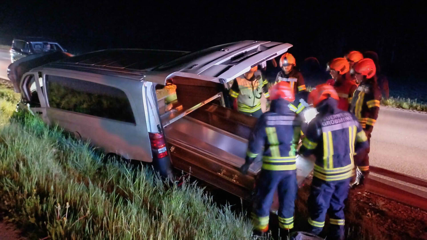 kollision mit 4 Verletzten und "1 Leichnam"