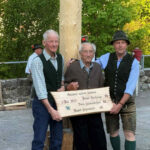 FF Bad Ischl: Pernecker Maibaum drei rüstigen Jubilaren gewidmet