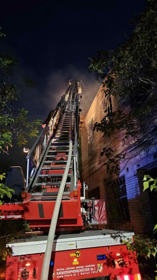 Großbrand einer Lagerhalle