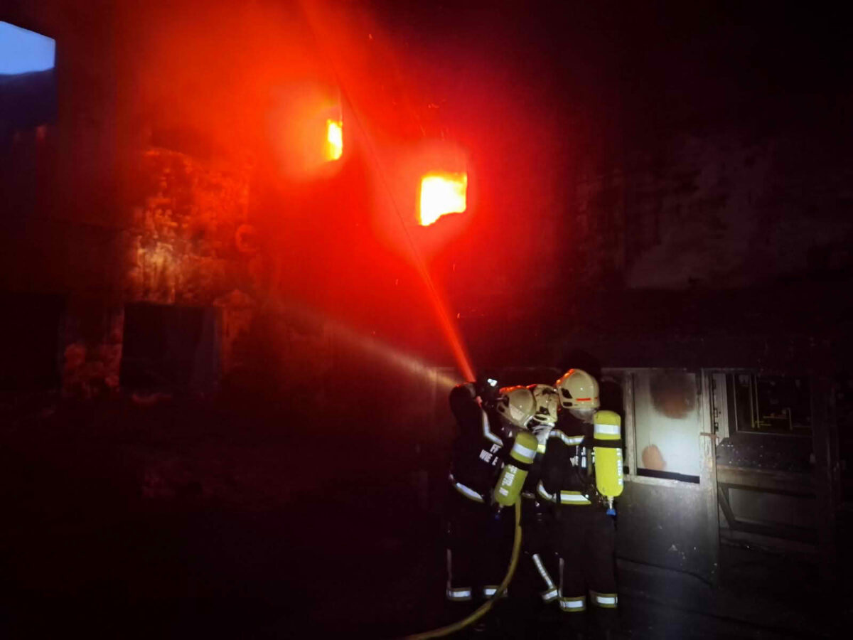 Großbrand einer Lagerhalle