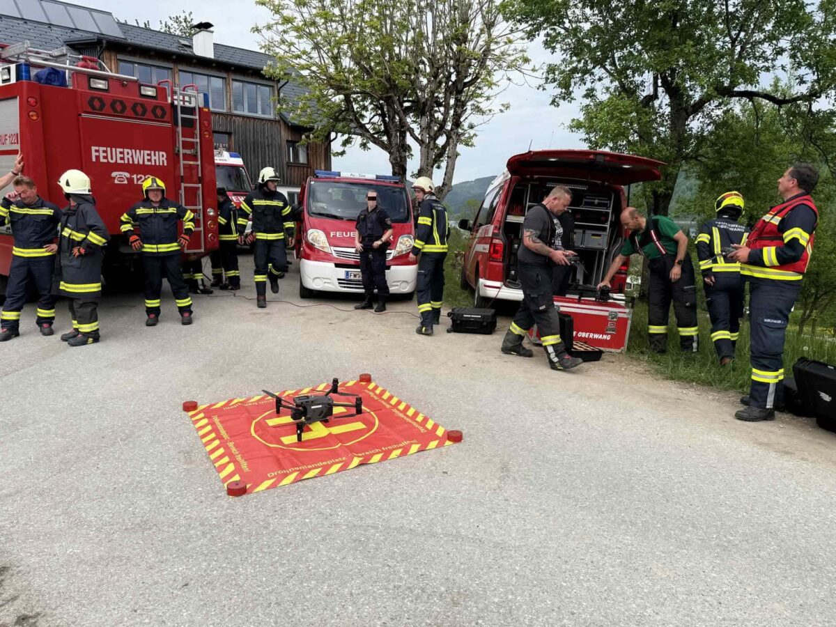Dachstuhl brennt in Nußdorf am Attersee