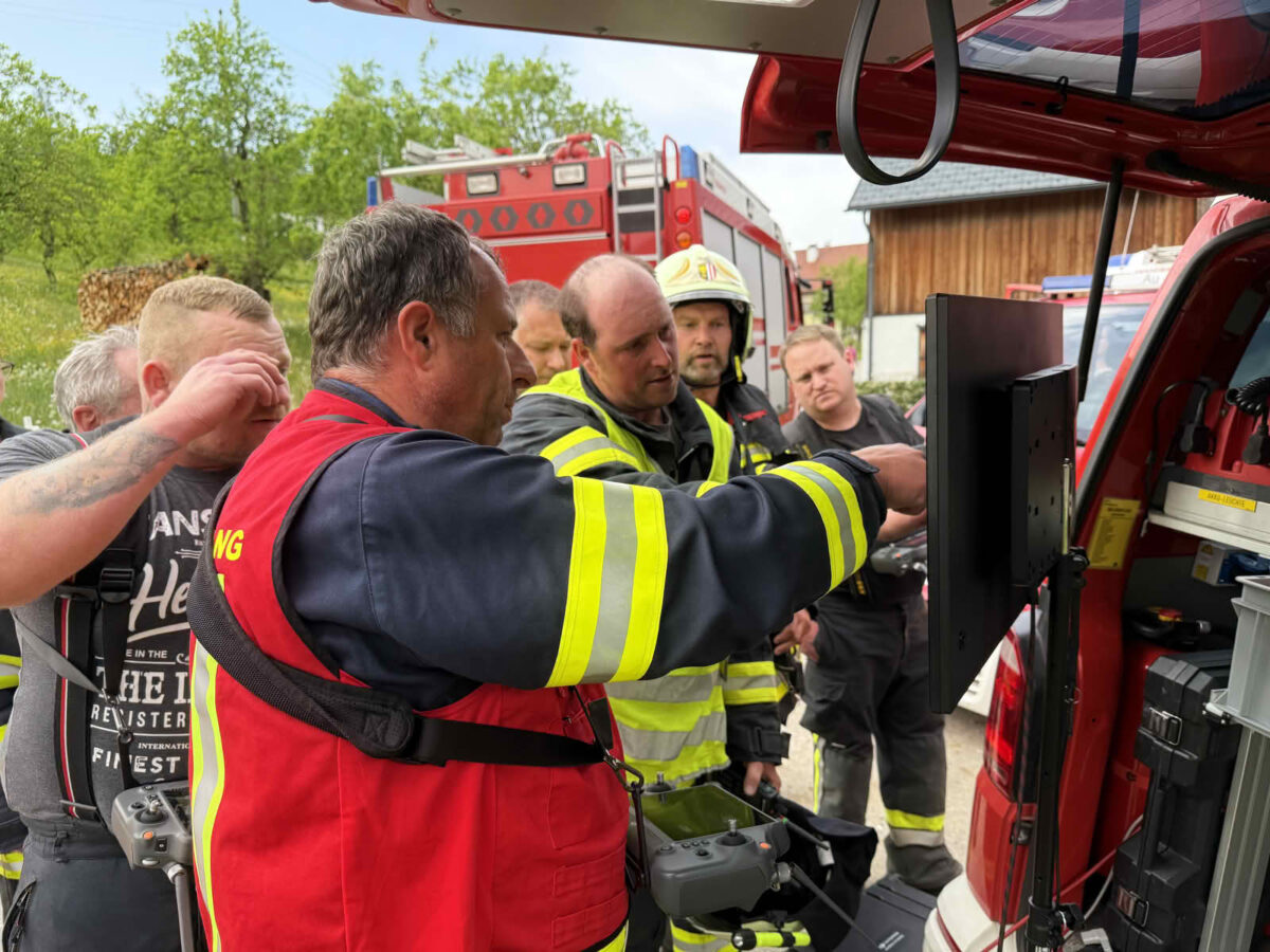 Dachstuhl brennt in Nußdorf am Attersee