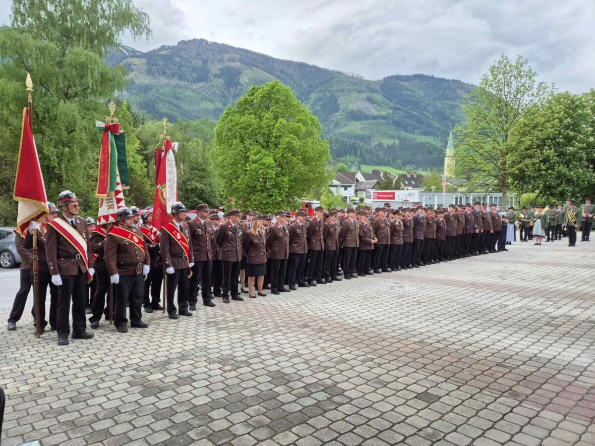 Gemeinschaft im Zeichen des heiligen Florian