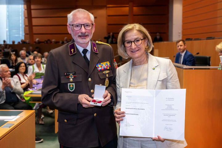 BFK Waidhofen/Thaya: Bundes-Ehrenzeichen für Othmar Ableidinger
