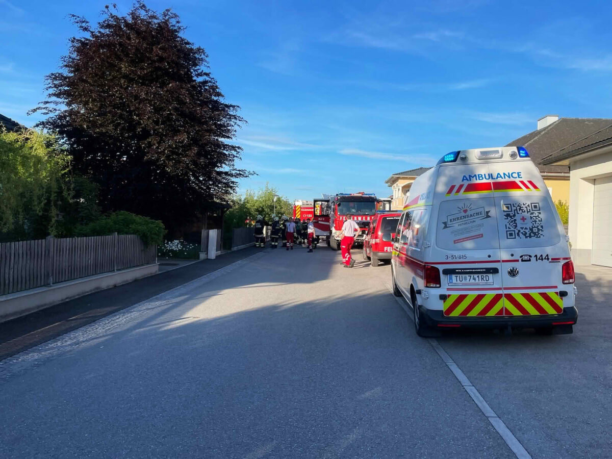 Zimmerbrand mit Menschenrettung