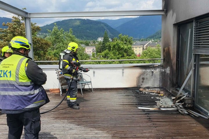 HFW Villach: Balkonbrand in Innenstadt rasch eingedämmt