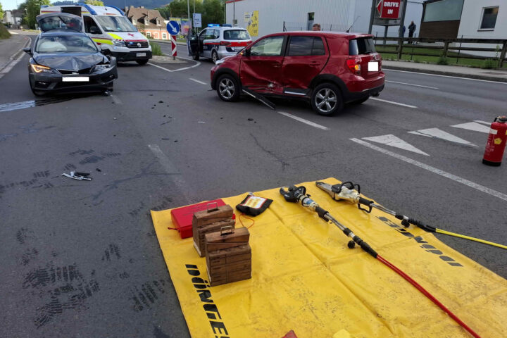 FF Kapfenberg-Diemlach: Verkehrsunfall mit Verletzten Personen
