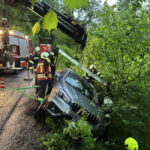 FF Lauffen: Auto kam von der nassen Fahrbahn ab