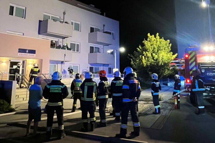 FF Steinabrückl: Brand auf einem Balkon
