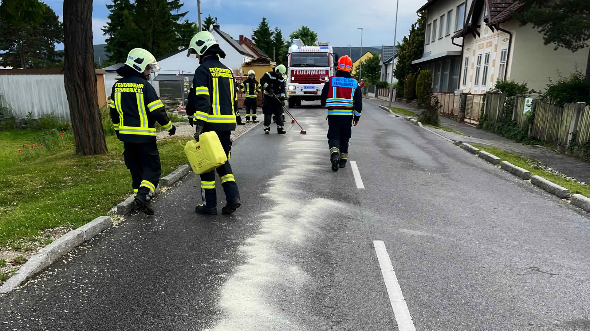 FF Steinabrückl: Schadstoffeinsatz für 3 Feuerwehren