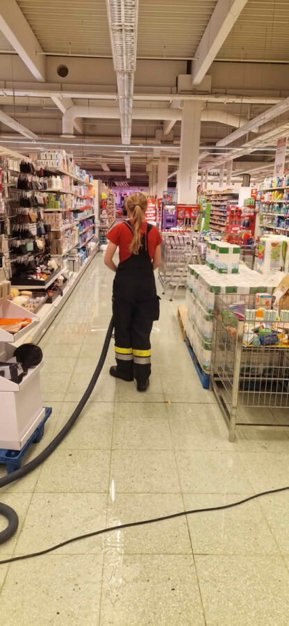 Einkaufzentrum überflutet