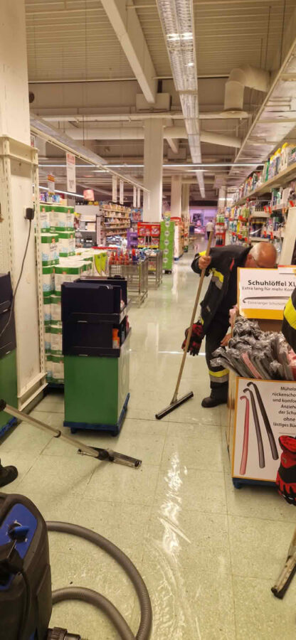 Einkaufzentrum überflutet