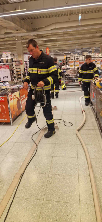 Einkaufzentrum überflutet