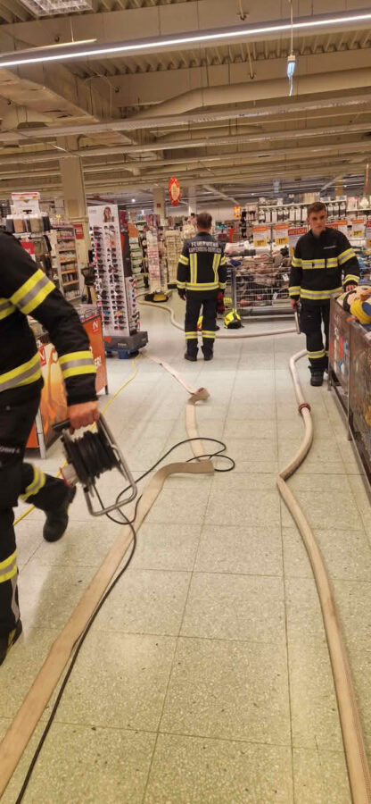 Einkaufzentrum überflutet