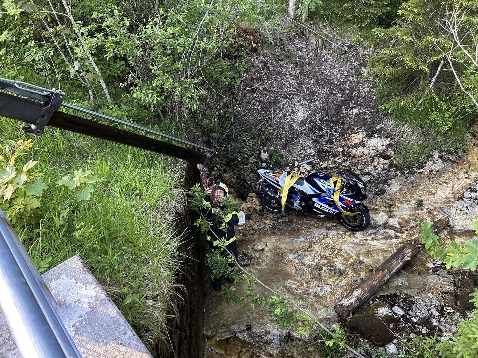FF Mitterweissenbach: Motorradunfall im Weißenbachtal