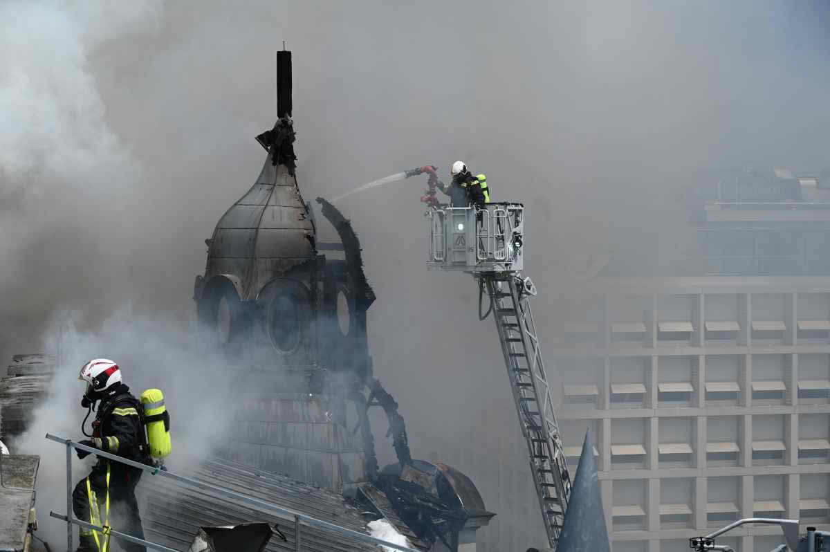 BF Wien: Wohnungs- und Dachbrand im 3. Bezirk 4 Wohnungs- und Dachbrand im 3. Bezirk