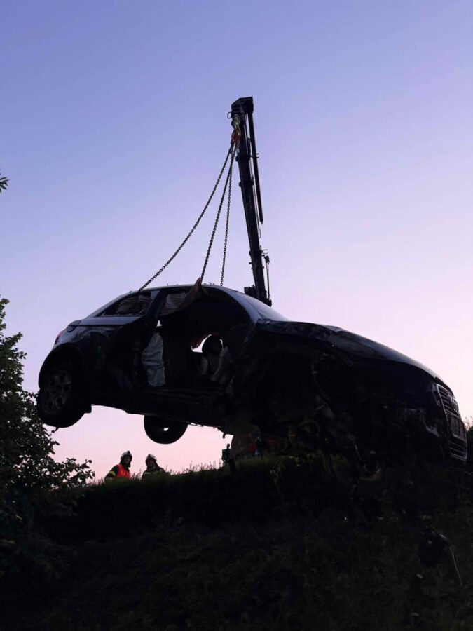 BFVDL: B76 Schweizer Höhe - Verkehrsunfall mit verletzter Person 11 Fahrzeugbergung FF Schamberg auf Schweizer Höhe