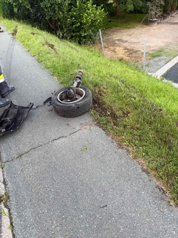 BFVDL: B76 Schweizer Höhe - Verkehrsunfall mit verletzter Person 7 Fahrzeugbergung FF Schamberg auf Schweizer Höhe