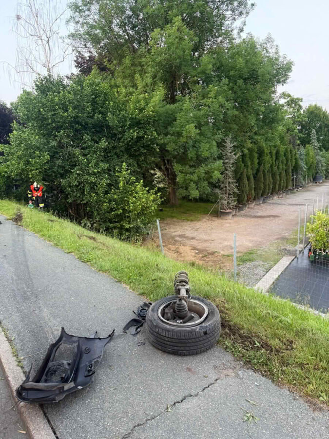 BFVDL: B76 Schweizer Höhe - Verkehrsunfall mit verletzter Person 5 Fahrzeugbergung FF Schamberg auf Schweizer Höhe