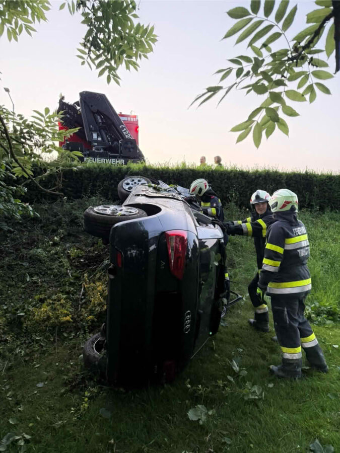BFVDL: B76 Schweizer Höhe - Verkehrsunfall mit verletzter Person 4 Fahrzeugbergung FF Schamberg auf Schweizer Höhe