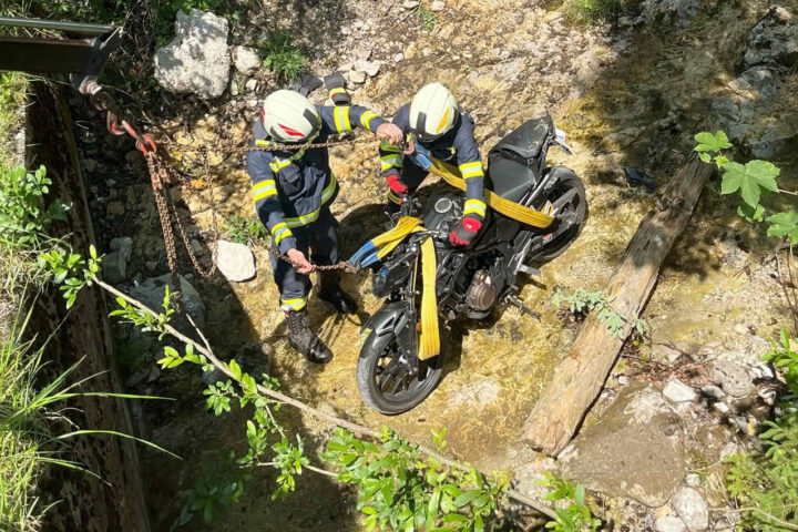 FF Mitterweissenbach: 4. Motorradbergung an gleicher Stelle