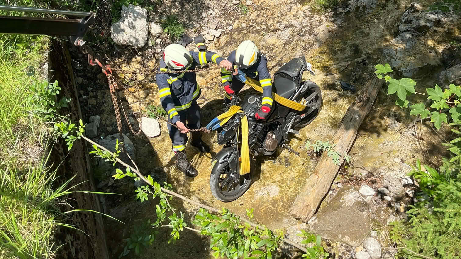 FF Mitterweissenbach: 4. Motorradbergung an gleicher Stelle